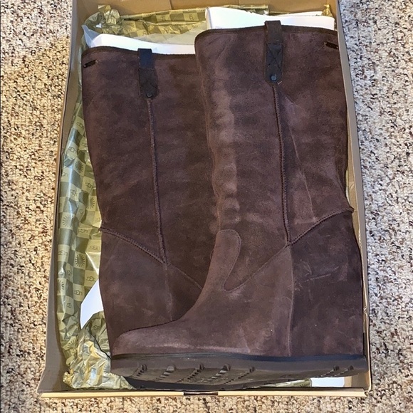 Uggs Soleil Wedge Boots - Picture 2 of 5